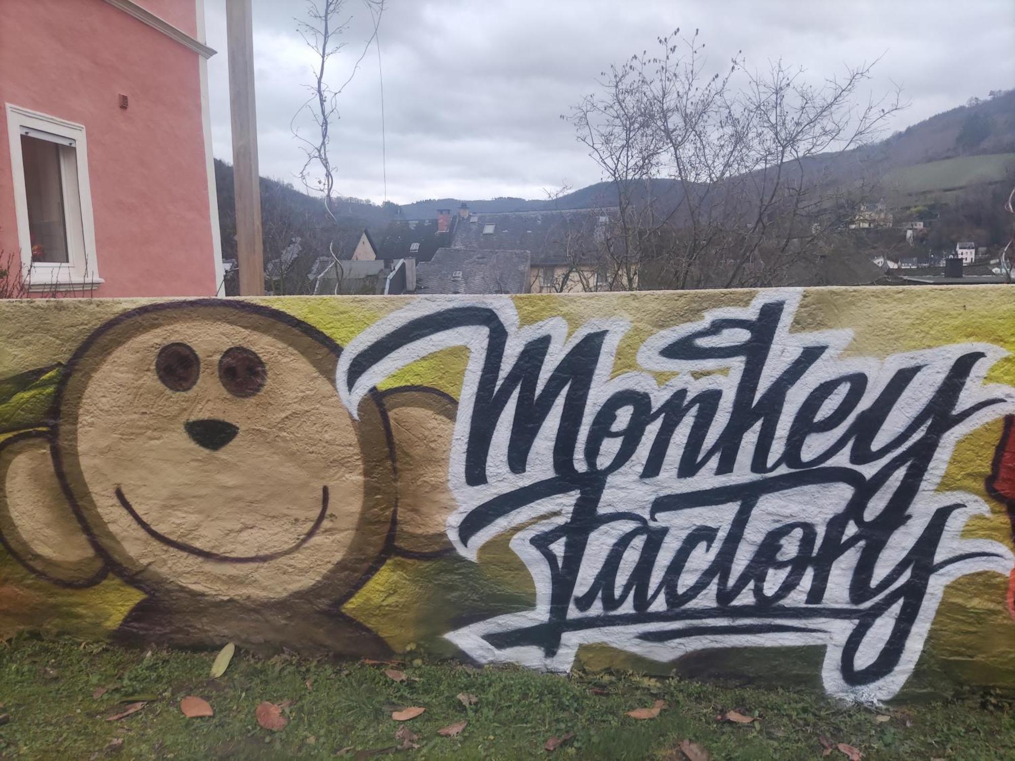 Monkey Factory - Mini Home-Stay Hostel Traben-Trarbach Zewnętrze zdjęcie